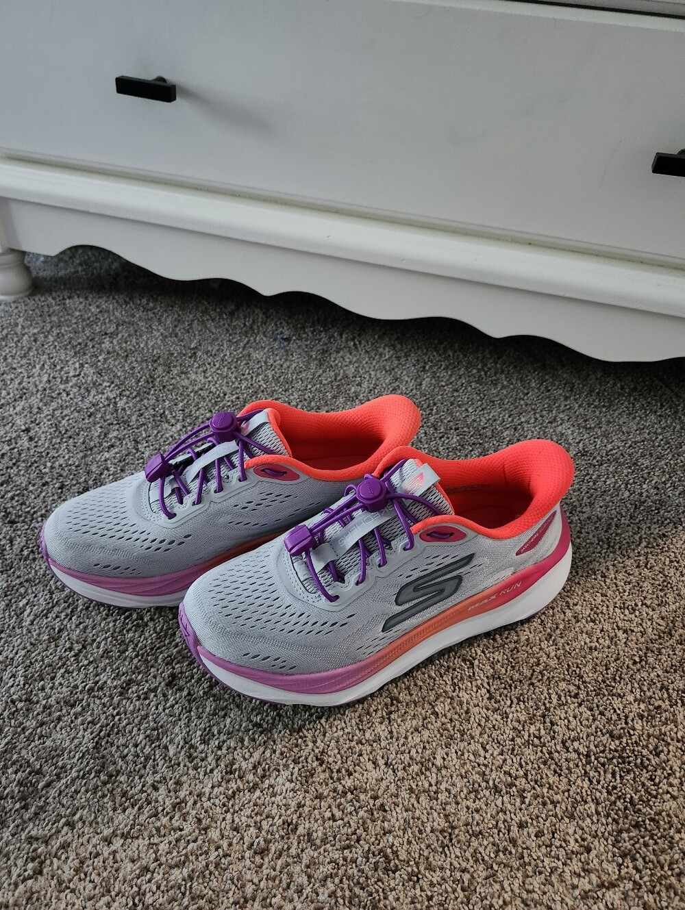 Skechers Women's Step In Athletic Shoes with Adjustable Laces Sz 7.5 (New)